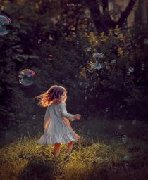 Девочка 4 года фотосессия с пузырями на улице летом