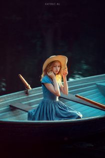 фотосессия для девочки в лодке. Детский фотограф в Москве